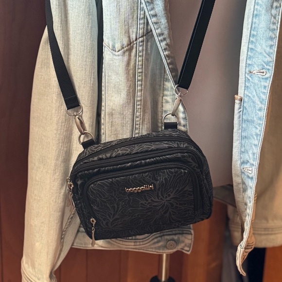 Baggalini Triple Zip Bag - Picture 9 of 9